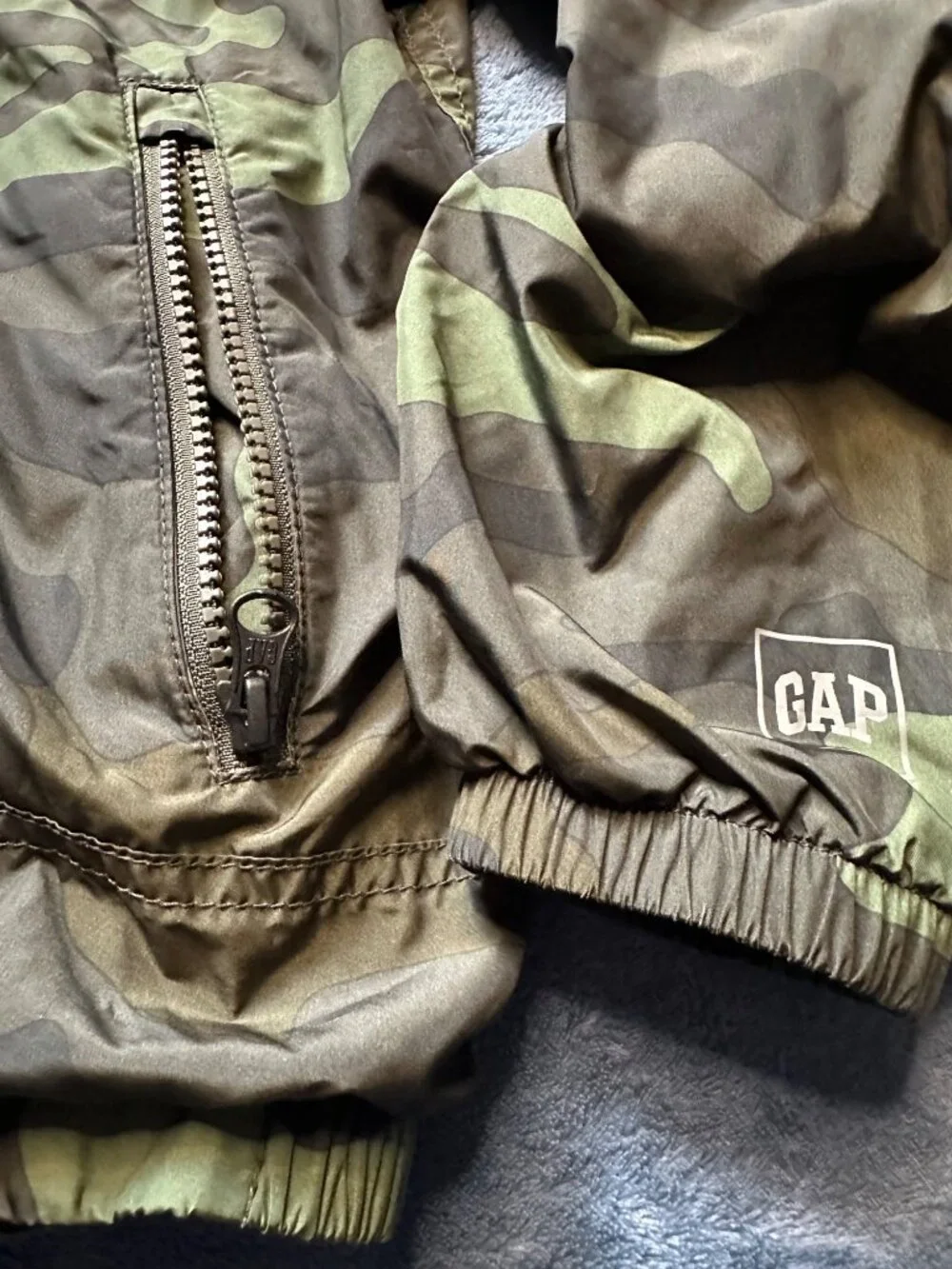 Gap Kids Camo Army Hooded Rain Jacket Windbreaker Medium Green Zip Lightweight